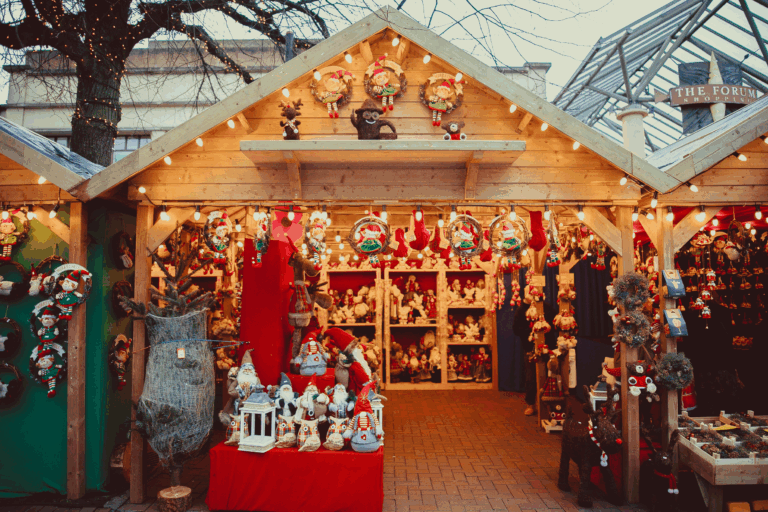 Christmas Holiday Market to Sell Decorations in your side hustle